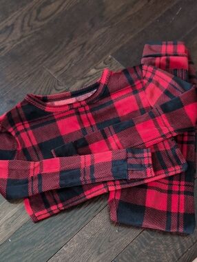 EUC Cat & Jack Red and Black Plaid Cozy PJ Set - 6